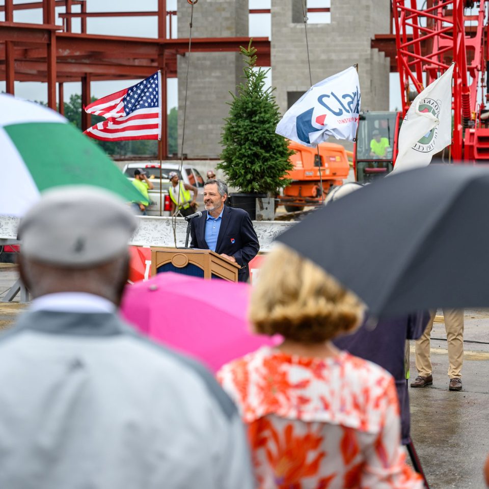 OHCC Cluhouse ToppingOut H